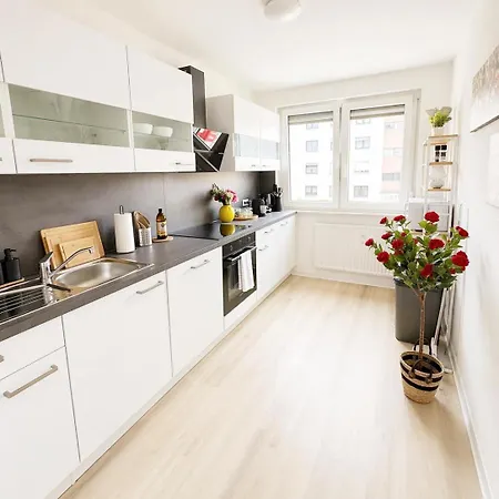 Modernes Mit Grossem Balkon, Waschmaschine & Netflix Seelze