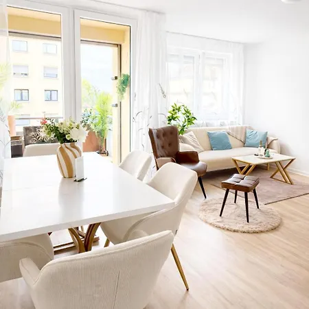 Modernes Mit Grossem Balkon, Waschmaschine & Netflix