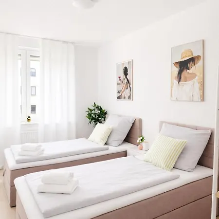 Modernes Mit Grossem Balkon, Waschmaschine & Netflix *