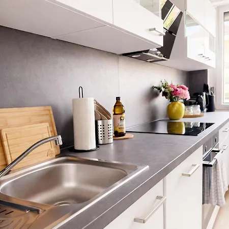 Modernes Mit Grossem Balkon, Waschmaschine & Netflix